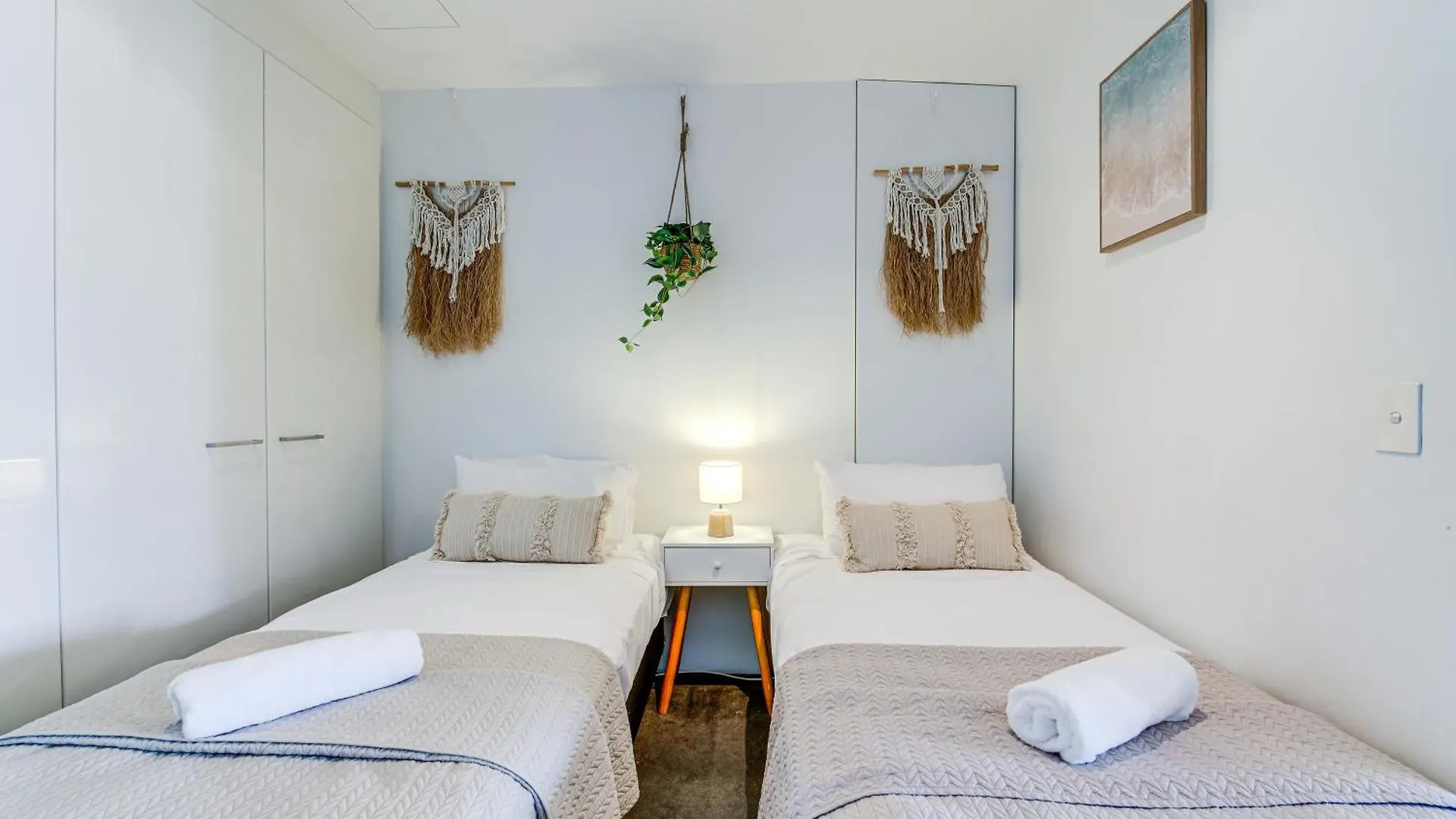 Circleoncavill Luxury 2 Bed Ocean View Spa Parking Gold Coast
