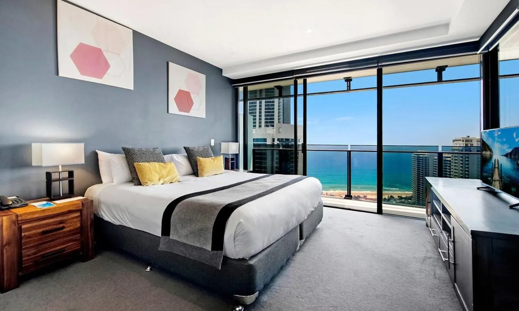 Circleoncavill Luxury 2 Bed Ocean View Spa Parking Gold Coast