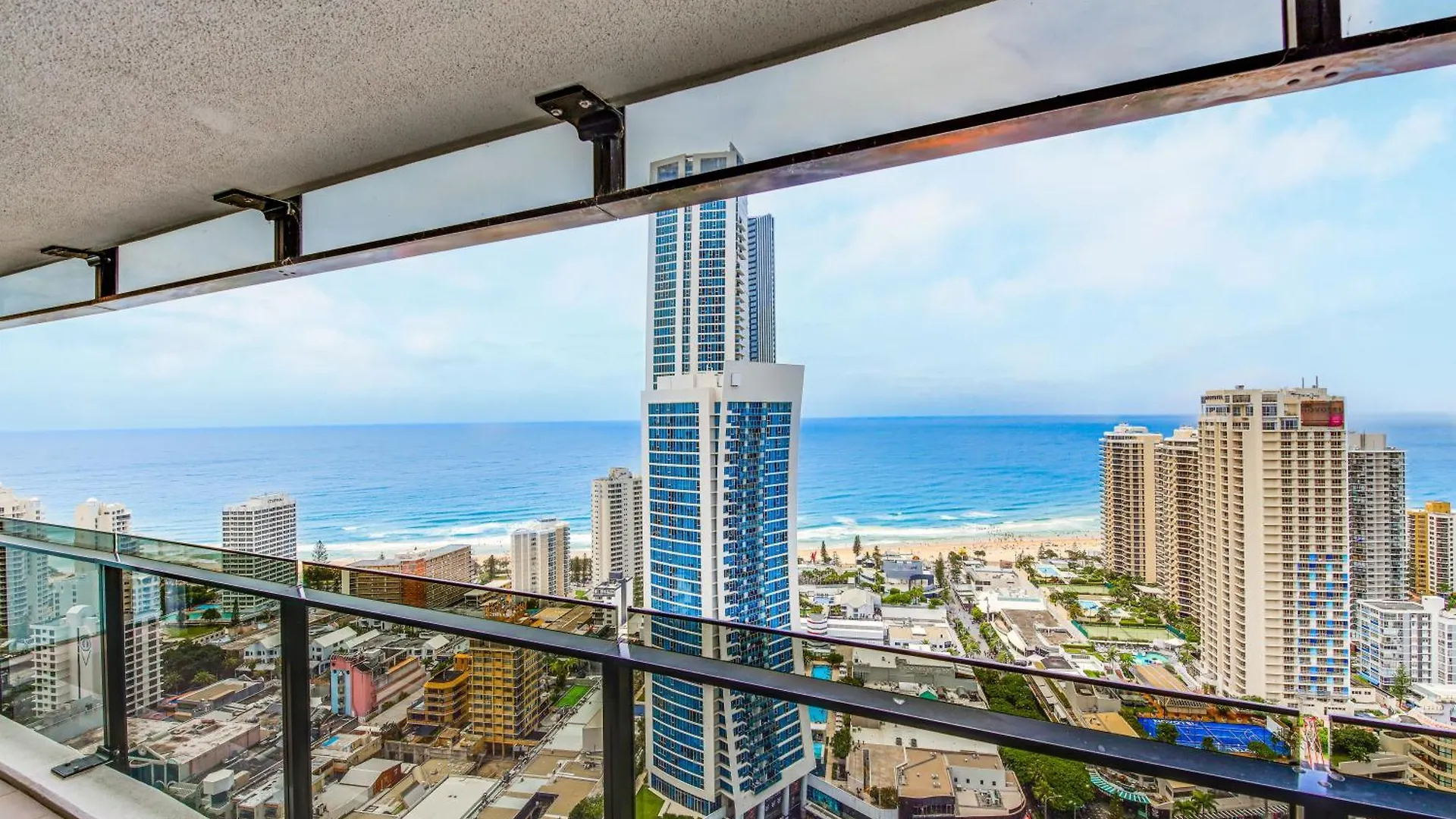 Circleoncavill Luxury 2 Bed Ocean View Spa Parking Gold Coast Australia
