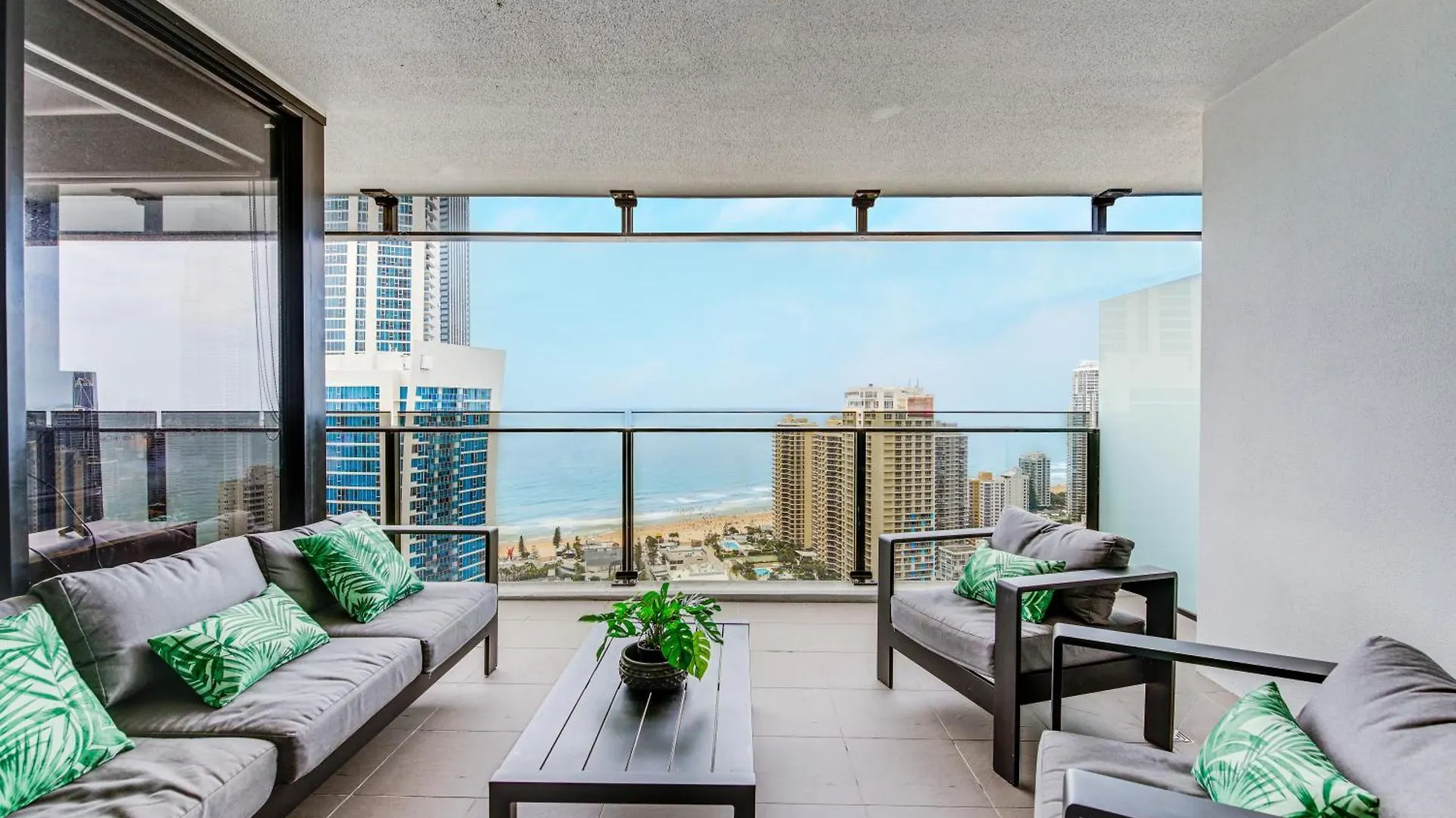 Apartment Circleoncavill Luxury 2 Bed Ocean View Spa Parking Gold Coast Australia