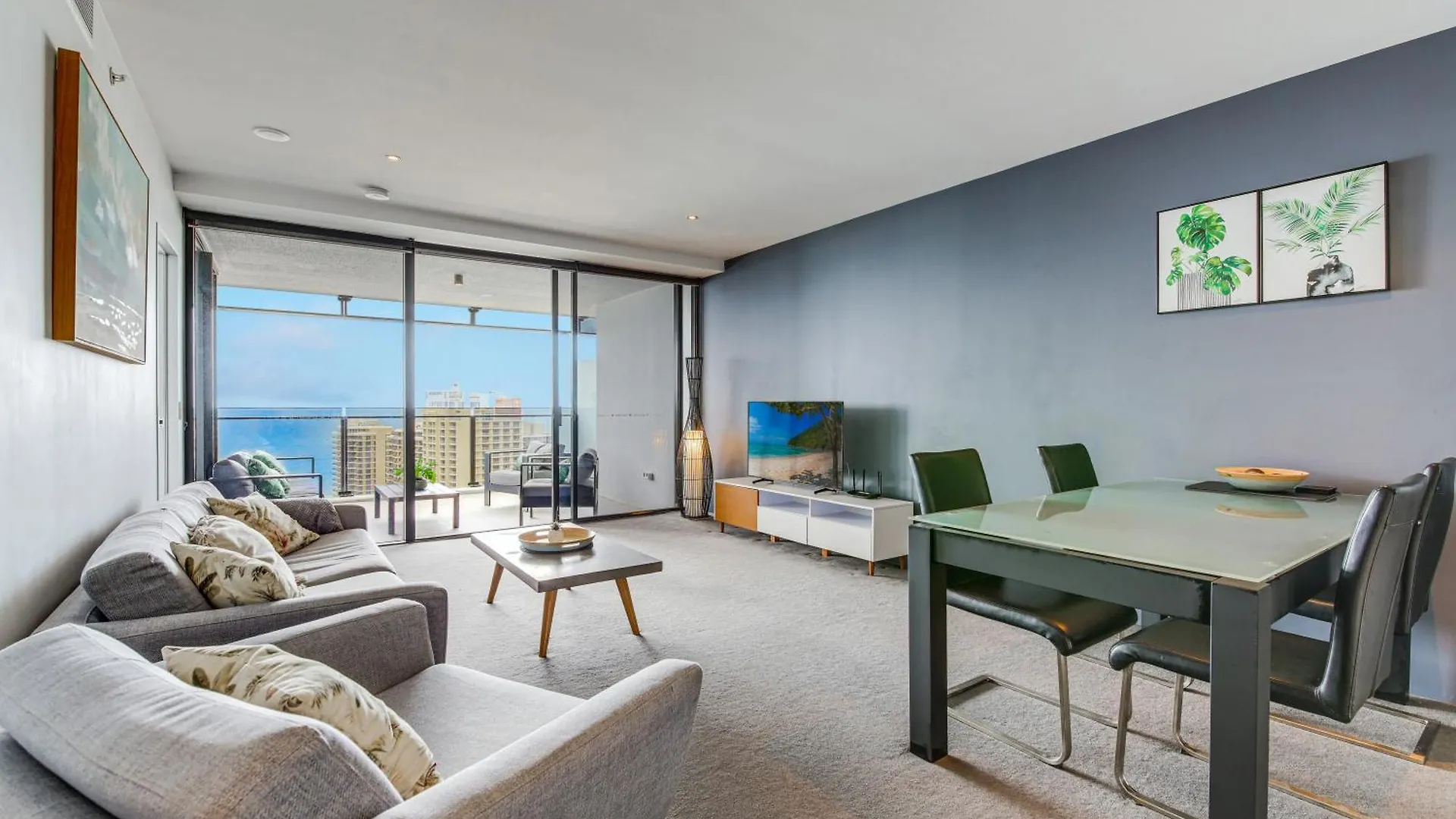 Apartment Circleoncavill Luxury 2 Bed Ocean View Spa Parking Gold Coast Australia