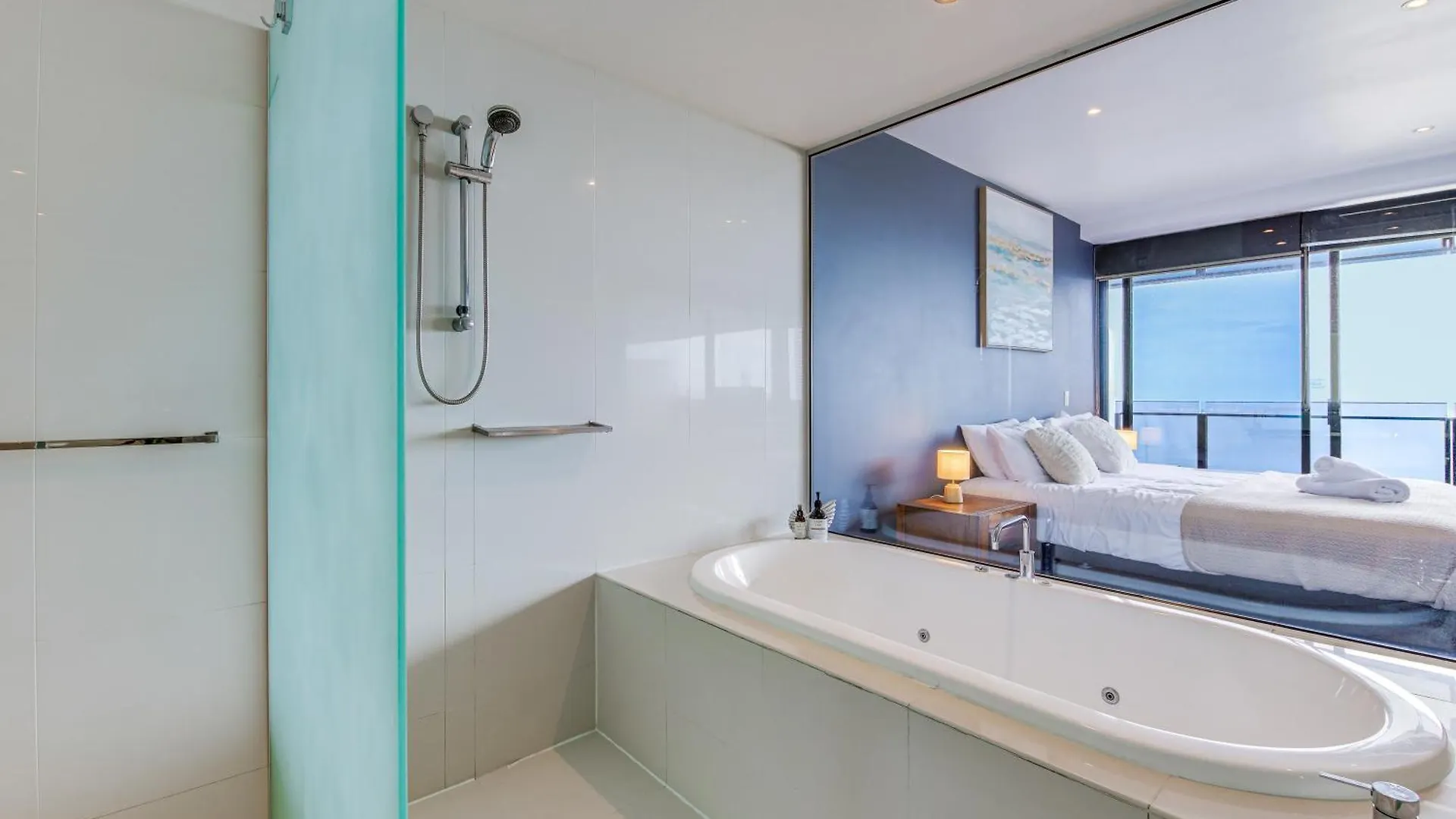 Circleoncavill Luxury 2 Bed Ocean View Spa Parking Gold Coast